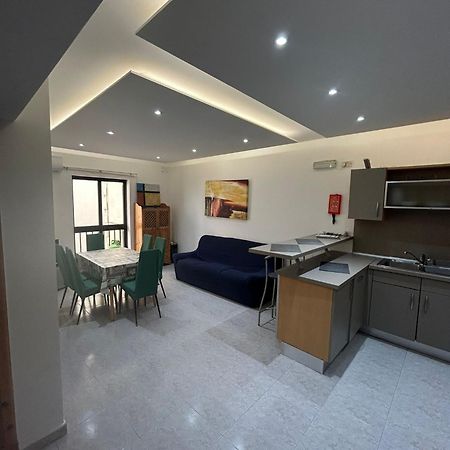 No 6 Poseidon Apartment Saint Julian's Εξωτερικό φωτογραφία