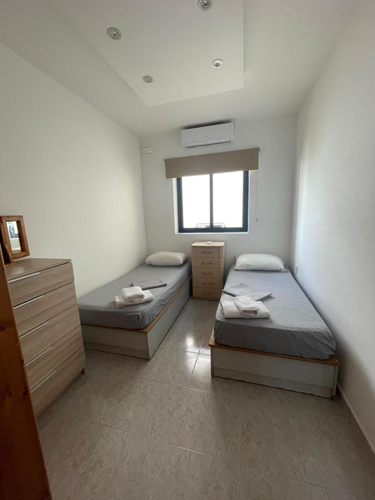 No 6 Poseidon Apartment Saint Julian's Εξωτερικό φωτογραφία