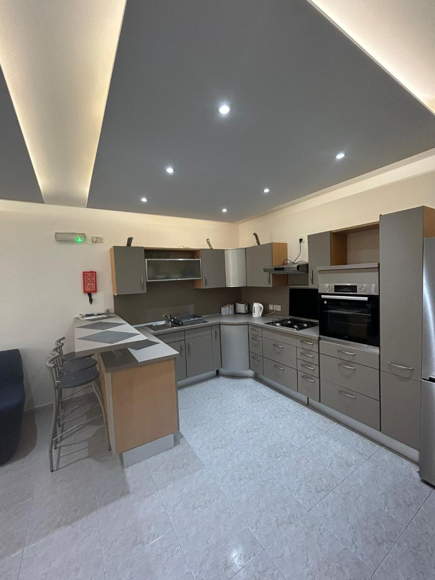 No 6 Poseidon Apartment Saint Julian's Εξωτερικό φωτογραφία